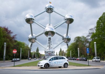 Ein Wasserstoff betriebenes F-Cell Auto parkt am 7.5.2015 im Rahmen der HyTrEc Tour von Lund (Schweden) nach Brüssel (Belgien) vor dem Atomium. Foto: Florian Schuh - EIfI/aconium GmbH