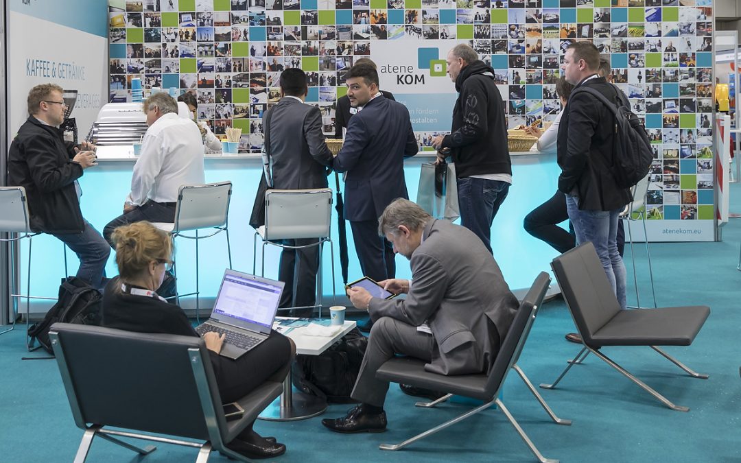 Blick auf die Lounge und die Kaffeebar der aconium GmbH am 24.10.2017 in Berlin bei der Messe "Digitale Regionen - heute und morgen". Foto: aconium / Florian Schuh