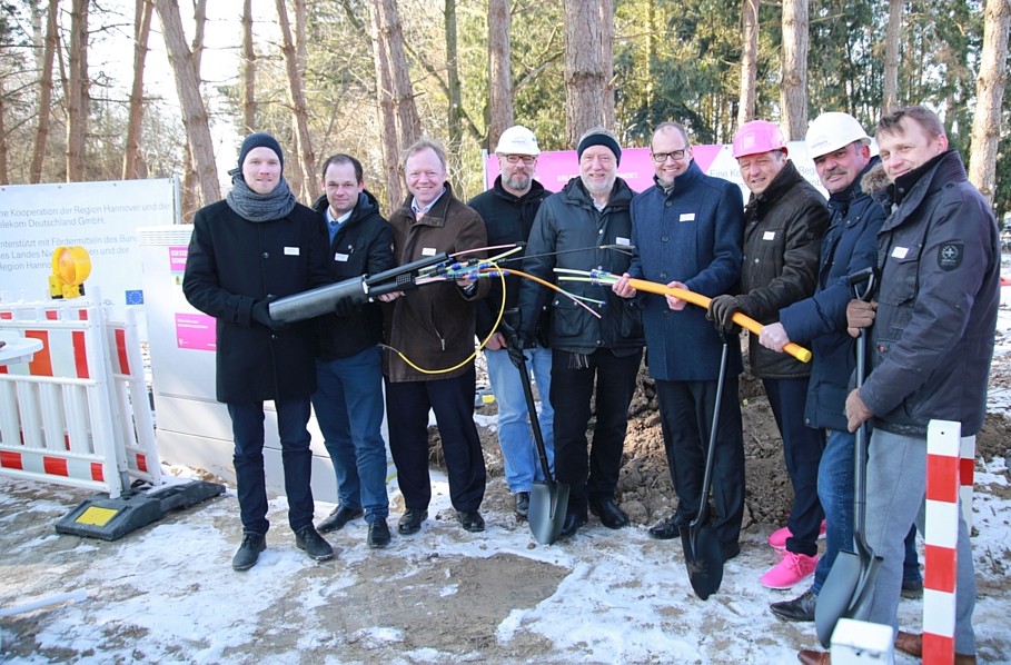 Lennart Heise (Region Hannover), Stefan Molkentin (aconium GmbH), Peer Beyersdorff (Breitband Kompetenz Zentrum Niedersachsen), Torsten Voigts (Northern Access), Norbert Lütke (Amt für regionale Landesentwicklung Leine-Weser), Ulf-Birger Franz (Region Hannover), Thomas Krieger (Telekom Deutschland), Maic Schillack (Stadt Neustadt am Rübenberge).