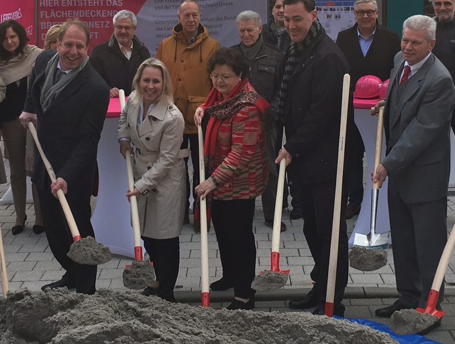 Spatenstich in Waldfischbach (Landkreis Südwestpfalz, Rheinland-Pfalz) am 26. März 2018.