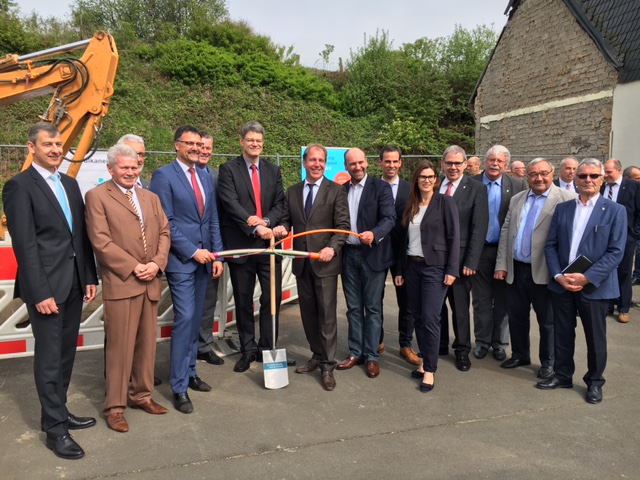 Symbolic ground-breaking ceremony for broadband expansion in the Vulkaneifel region