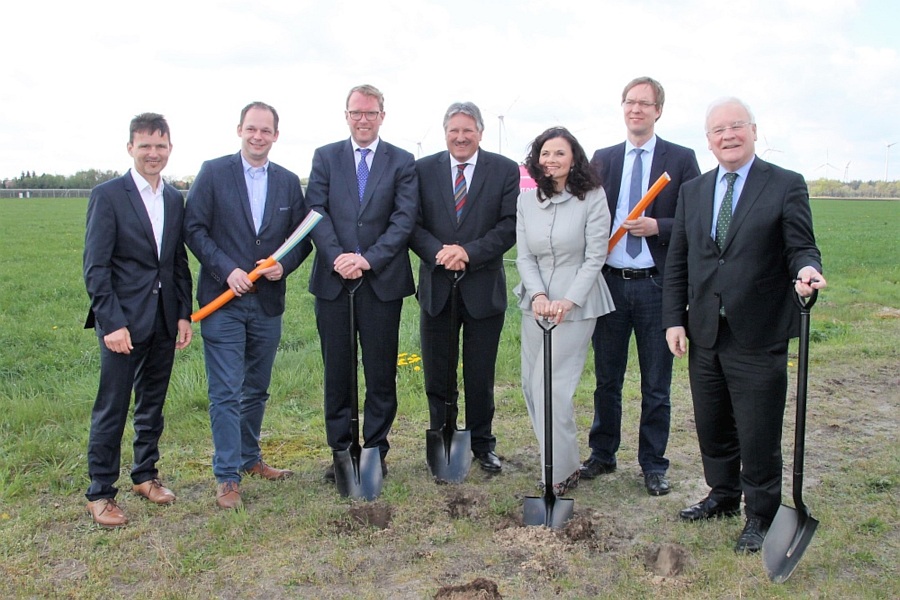 Symbolischer Spatenstich am 23.04.2018 im Landkreis Emsland.