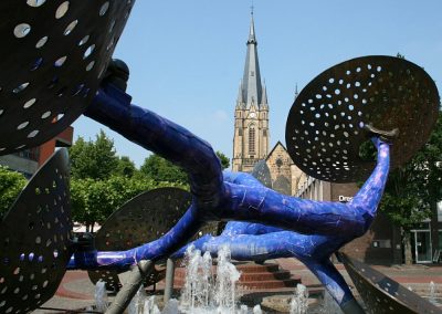 Der Morgentaubrunnen voir der St.-Pankratius-Kirche in Emsdetten