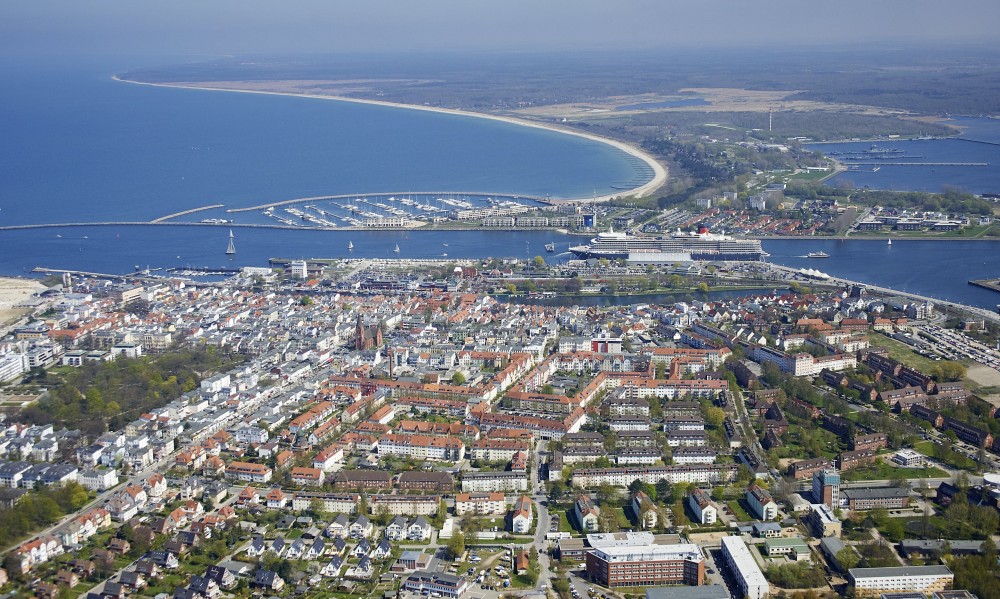 Luftaufnahme von Rostock, Warnemünde und Hohe Düne. Foto: Thomas Häntzschel / Hansestadt Rostock / Fotoagentur nordlicht