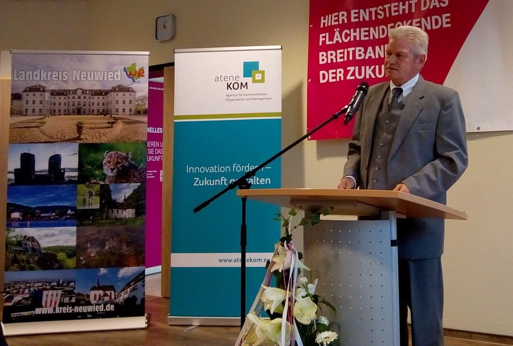 Manfred Henning (Regionalleiter aconium, Projektträger des Bundesministeriums für Verkehr und digitale Infrastruktur) bei der Inbetriebnahme des Netzes im Landkreis Neuwied, 22.11.2018.