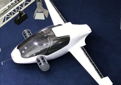 Ein "Flugtaxi", der Elektro-Jet des bayerischen Startups Lilium im  Ausstellerbereich auf dem Digital Gipfel 2018, Nürnberg, 3. und 4. Dezember 2018.