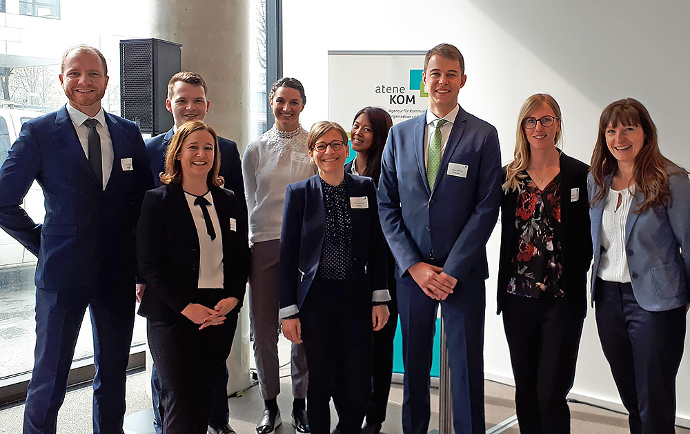 Das Team des Regionalbüros für Bayern der aconium GmbH l-r: Florian Nickerl, Franz Worek, Dr. Annette Schumacher, Verena Scharf, Katarzyna Stanek, Joana Fritsche, Stefan Heilmann, Stefanie Neusser, Cornelia Schöffl bei der Eröffnung des Regionalbüros für Bayern in München, 9. April 2019.